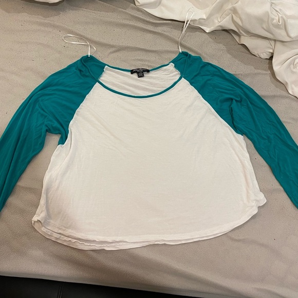 Tops - Picture 4 of 16